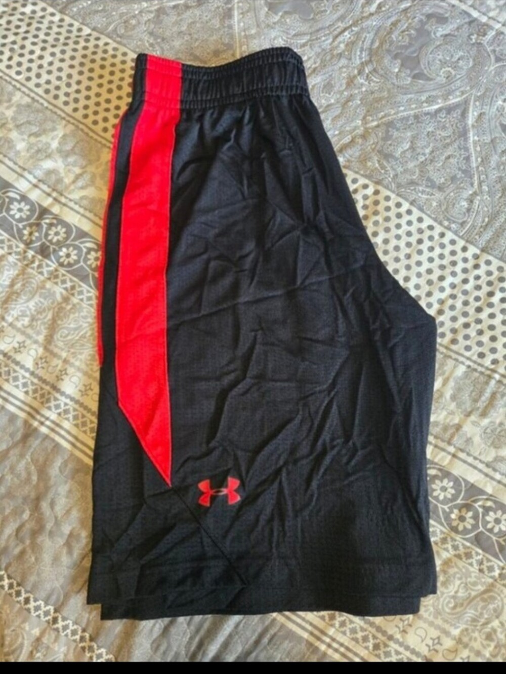 Under Armour Black Mesh Athletic Shorts with Red Accent Size Large NWOT - Picture 1 of 4